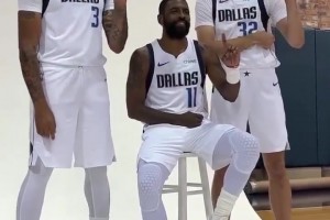 三狀元組合！濃眉+歐文+弗拉格三人合影，歐文坐在C位