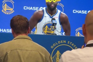 追夢(mèng)格林在媒體日上整活 帶著一個(gè)“boom”大眼鏡接受采訪(fǎng)~