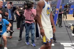 加起來一百多歲了！庫里+追夢+巴特勒媒體日同框合影