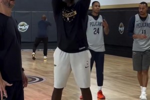 錫安現(xiàn)在真是瘦成一道閃電了，新賽季突破時(shí)還有沖擊力么？??