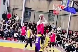 終于續(xù)約了！庫(kù)明加此前沒(méi)有參加勇士的迷你訓(xùn)練營(yíng)，自己?jiǎn)尉殻? >
                                        </div>
                                    </div>
                                                                        <div   id=