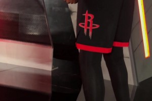 嘖嘖嘖，性感黑絲！杜蘭特這纖細小腿實在迷人啊??