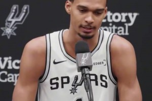 少林功夫好耶！文班談到了今夏的恢復狀態(tài)：我現(xiàn)在強得可怕...