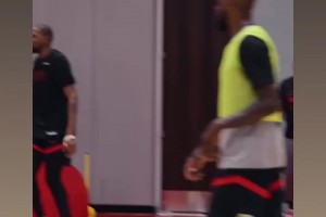 謝潑德在訓練中迎著KD長臂勾手打進，這球應該看不到框了吧??