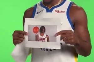 希爾德不滿巴特勒發(fā)型！巴特勒：我們有時(shí)都聽(tīng)不懂希爾德在說(shuō)什么