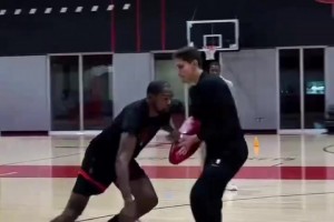 依然是進(jìn)攻大殺器！KD火箭訓(xùn)練營(yíng)第一天集錦！無(wú)死角的投射！