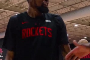 訓(xùn)練中都在互相鼓勵(lì)！火箭隊(duì)內(nèi)這氛圍太好了！