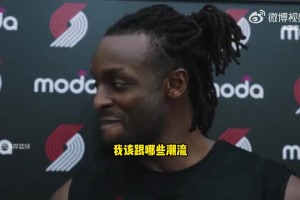 和隊(duì)友相處很愉快！楊瀚森干擾隊(duì)友罰球，隨后自己也穩(wěn)穩(wěn)罰中！