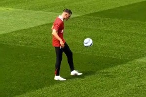 季前賽訓(xùn)練時(shí)維爾茨這腳法把門將耍的團(tuán)團(tuán)轉(zhuǎn)，一腳挑射打懵門將