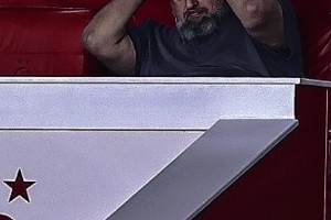 你挑的嘛偶像??！澳波上任1勝難求，森林老板看臺(tái)死亡凝視