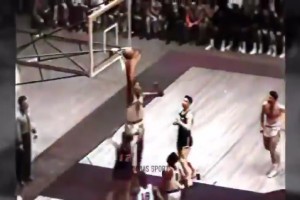 亨利經(jīng)典名場面！無視野預(yù)判腳后跟進球???