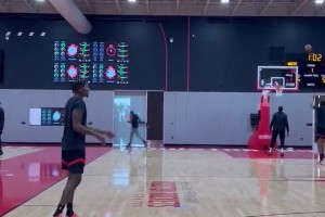 賽季初期缺席！DFS在火箭隊(duì)內(nèi)訓(xùn)練中加練三分