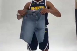 帶貨！掘金隊互相傳遞牛仔褲，還是戈登是良心代言人！