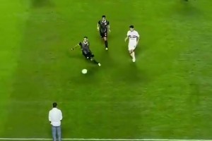 奧斯卡：我可是踢過中超的，跟我玩你還嫩了點(diǎn)??