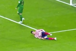 ??在球場上進球真的可以治百??！不信你看看莫拉塔！