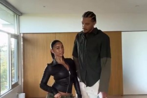 最萌身高差？索漢與自己嬌小女友一同合影??