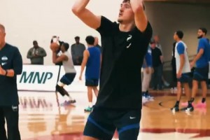 獨(dú)行俠狀元弗拉格投籃訓(xùn)練！這出手動(dòng)作怎么說(shuō)？