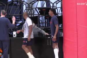 巴克利炮轟NBA球員：你們錢越拿越多，結(jié)果連個(gè)背靠背都打不了？