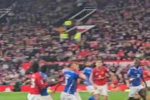 國(guó)外曼聯(lián)球迷：看看拉門斯的高空接球，我都看哭了