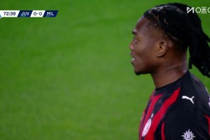 絕佳機(jī)會(huì)沒進(jìn)?。∪R奧小禁區(qū)內(nèi)近在咫尺的打門竟打偏了！