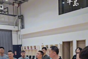 青島男籃趙嘉義參加微博頒獎(jiǎng)，回家后被主教練各種“盤(pán)問(wèn)”！