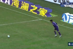 門前三連擊！南通隊利用任意球機會再下一城，2比0領先淮安隊了！