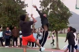 庫(kù)里如何才能超越老詹成為歷史第二人？徐靜雨：已經(jīng)超越不了了