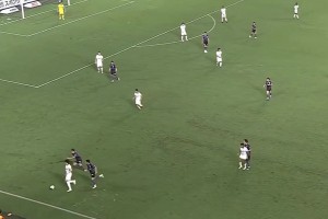 技術(shù)流！日本球員面對圍搶處理球配合默契，從容不迫