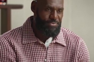 猜對(duì)了！楊毅：老詹現(xiàn)在也玩梗弄這大事！任冉：備不住還是個(gè)廣告