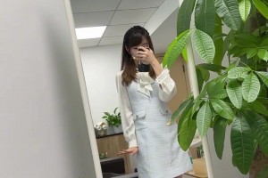 這大長腿！美女主播小七：北京說冷真冷??！穿裙子凍死我了~