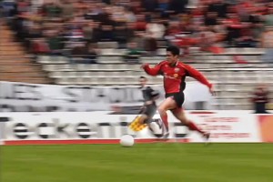 別讓記憶塵封！德甲官博：中國戰(zhàn)神楊晨曾征服德甲??