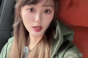 咋還有換裝哈！美女主播小七：楊瀚森首秀 一起期待小楊的未來~