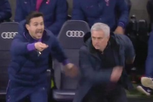 看一次笑一次！這絕對是英超名場面之一??