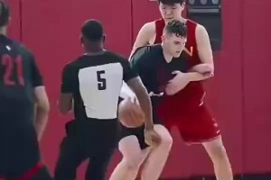 早晚?yè)屪吣闶装l(fā)？此前中國(guó)男籃和開拓者的內(nèi)部教學(xué)賽，楊瀚森和克林根的對(duì)位視頻！