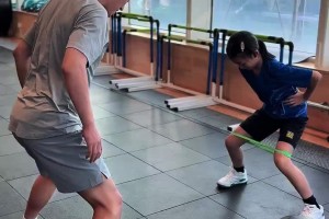 有天賦！劉維偉前妻曬女兒體能訓練 教練直言“這哪是第一次上”