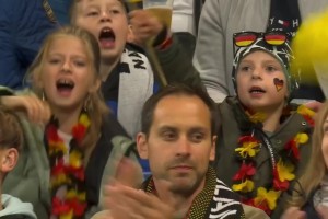 阿德耶米送直塞！格納布里前插爆射得手！德國(guó)3-0領(lǐng)先盧森堡！