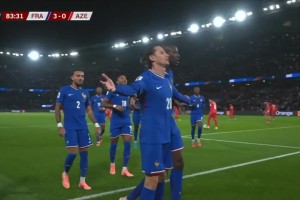 托萬(wàn)禁區(qū)內(nèi)停球凌空側(cè)鉤霸氣破門(mén)！法國(guó)3-0鎖定勝局！