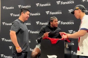 大史獲杰倫-格林合影簽名：愛(ài)了整整四年 有過(guò)驚喜也有太多失望