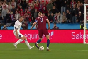 太輕松了！瑟爾洛特送助攻！哈蘭德單挑后衛(wèi)推射破門！