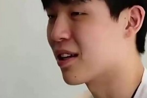 心理戰(zhàn)！楊瀚森試訓(xùn)中打爆8號(hào)秀杰明，氣的杰明不跟楊瀚森擊掌