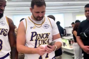 驚！球迷在手機店遇到“老詹”與“盧卡”在挑新iPhone??