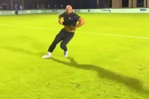 梅西保鏢凌空抽射破門！這慶祝動(dòng)作也太夸張了??