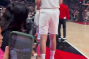 這個(gè)位置得花不少錢吧？一球迷曬視頻：在場(chǎng)邊觀戰(zhàn)楊瀚森比賽