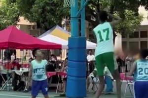 2米的小學(xué)生跟同齡人打籃球簡(jiǎn)直是降維打擊??????