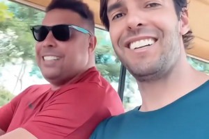 這兩人應該是通過拍廣告認識的吧??