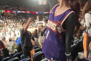 甜不辣現(xiàn)身中國賽現(xiàn)場，這身材還是那么頂啊