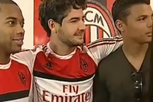 魯伊·科斯塔為AC米蘭打進(jìn)的最后一球。多么精彩的進(jìn)球啊！