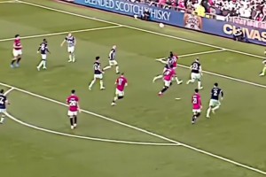 始終是球迷們的心頭好！桑托斯球迷為內(nèi)馬爾加油打氣！