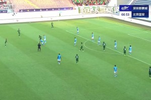 甜蜜！遼寧鐵人三球領(lǐng)先，看臺球迷情侶親密舉動剛好被鏡頭捕捉到