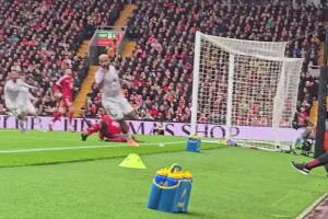 絕殺點(diǎn)球被撲，反遭絕殺！網(wǎng)友：如此澳假，怎能不愛??